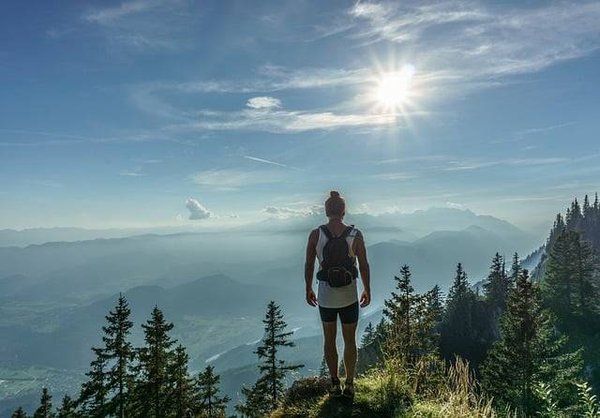 Comment la nature transforme-t-elle l'expérience de voyage ?