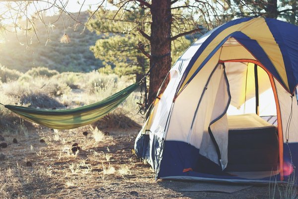 Quels sont les emplacements de camping les plus proches de la nature en Bretagne ?