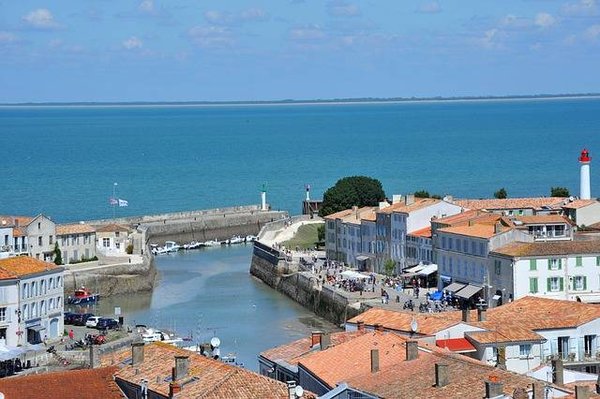 Quels sont les top hôtels pour un séjour près de la nature sur l'île de Ré ?
