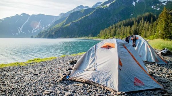 Où trouver des informations ou actualités pour découvrir la Costa Brava en camping ?