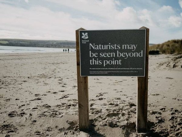 Votre Guide Ultime pour Choisir le Meilleur Camping Naturiste en Corse