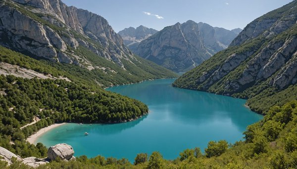 Top 5 randonnées autour du lac du verdon à découvrir au camping la farigoulette
